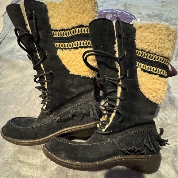 UGG Black and Cream Winter Boots - Picture 6 of 14